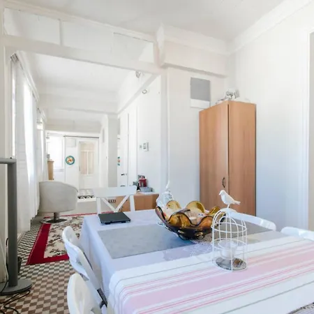 Oeduellue Tarihi Evi Terasli Apartament *