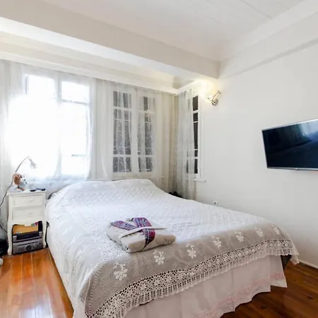 شقة Oeduellue Tarihi Evi Terasli إزمير