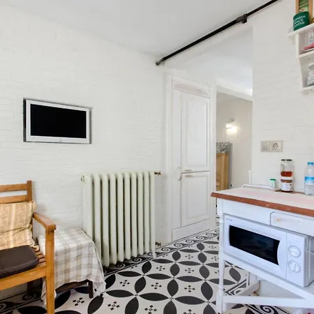 Oeduellue Tarihi Evi Terasli * إزمير